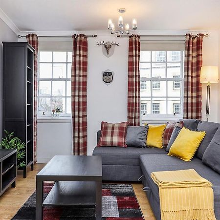Joivy 1 Bed Flat, Heart Of Grassmarket Единбург Екстериор снимка