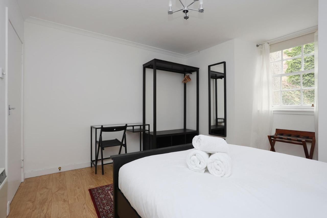Joivy 1 Bed Flat, Heart Of Grassmarket Единбург Екстериор снимка