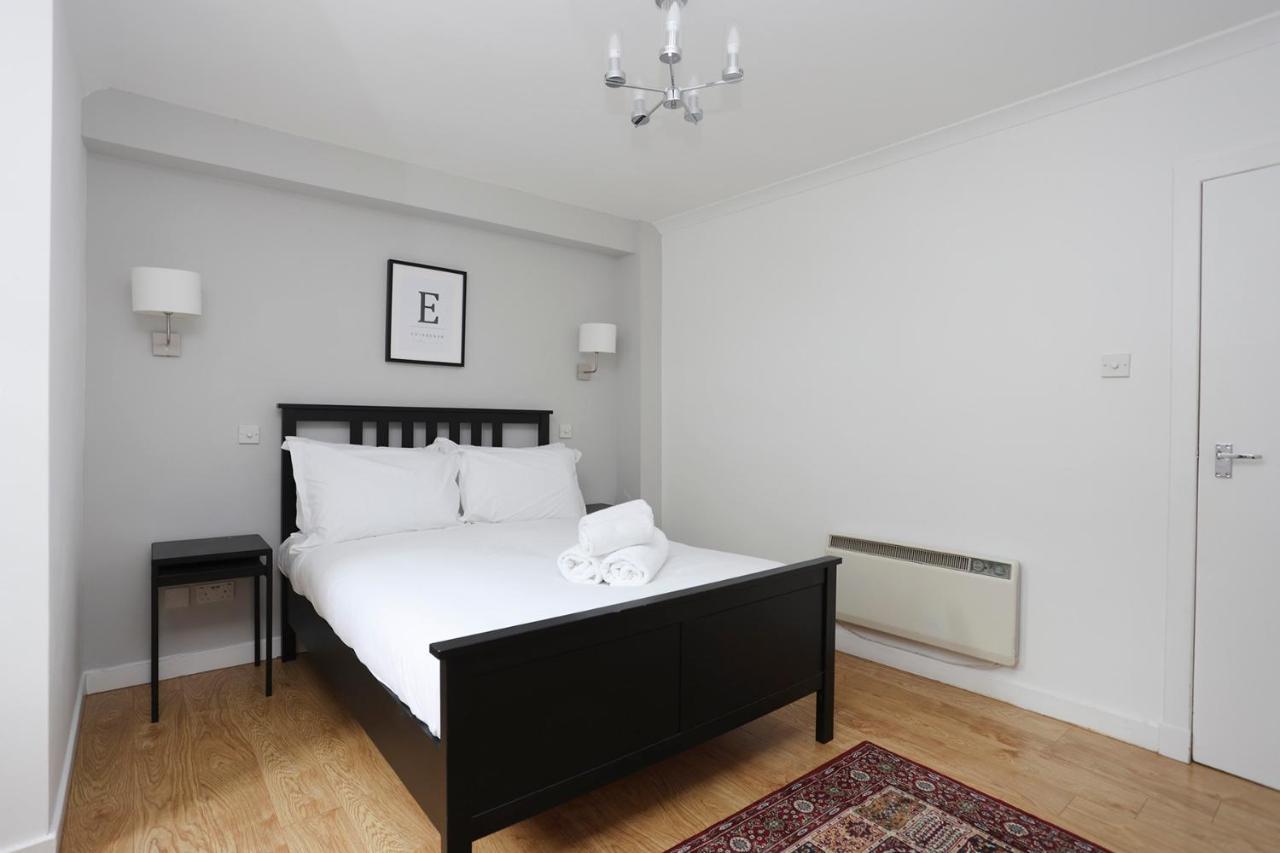 Joivy 1 Bed Flat, Heart Of Grassmarket Единбург Екстериор снимка