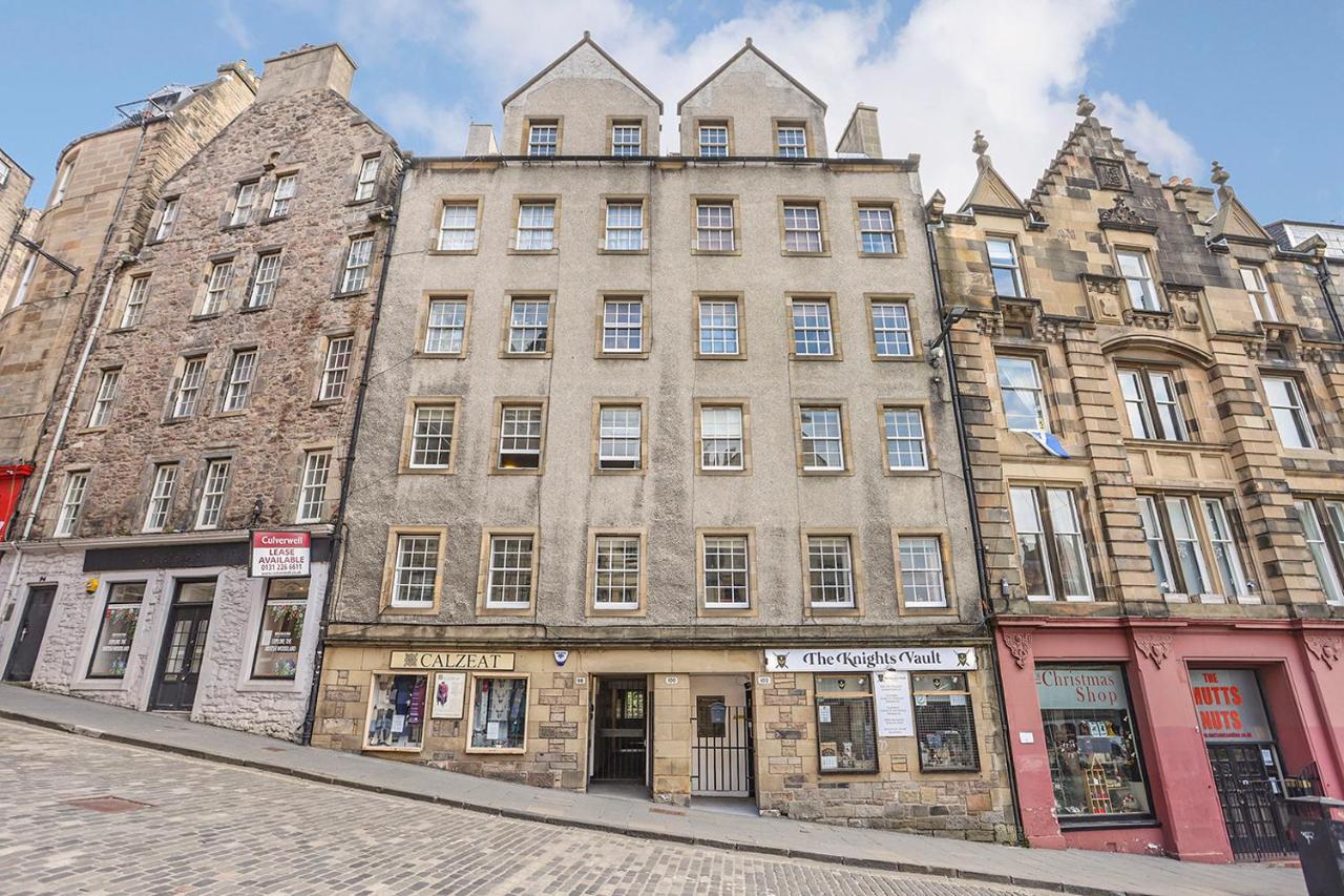 Joivy 1 Bed Flat, Heart Of Grassmarket Единбург Екстериор снимка