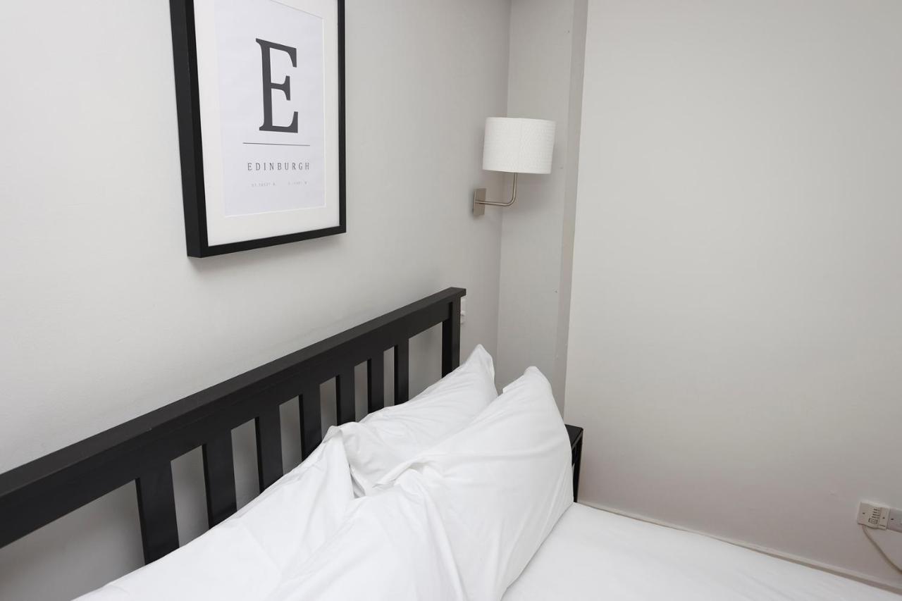 Joivy 1 Bed Flat, Heart Of Grassmarket Единбург Екстериор снимка