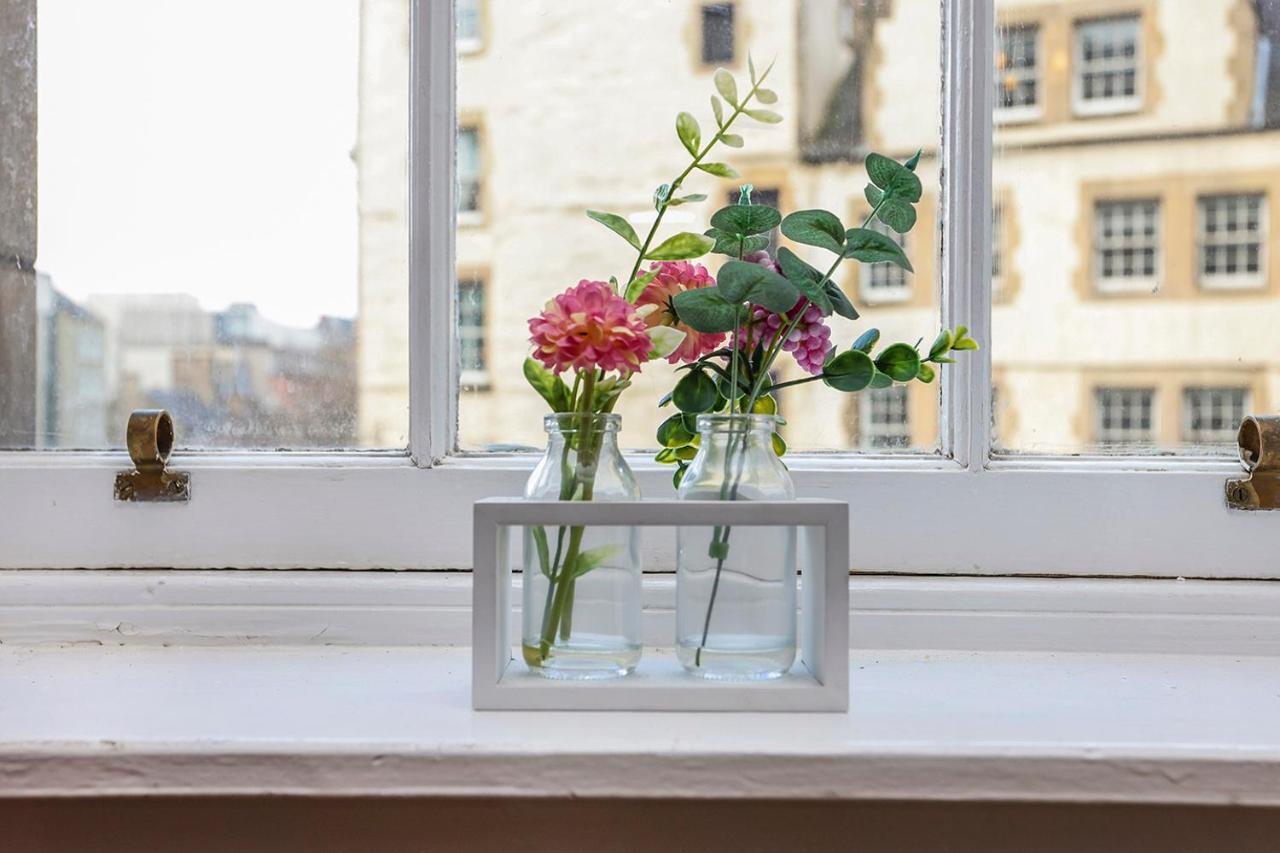 Joivy 1 Bed Flat, Heart Of Grassmarket Единбург Екстериор снимка