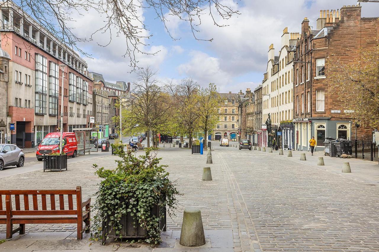 Joivy 1 Bed Flat, Heart Of Grassmarket Единбург Екстериор снимка