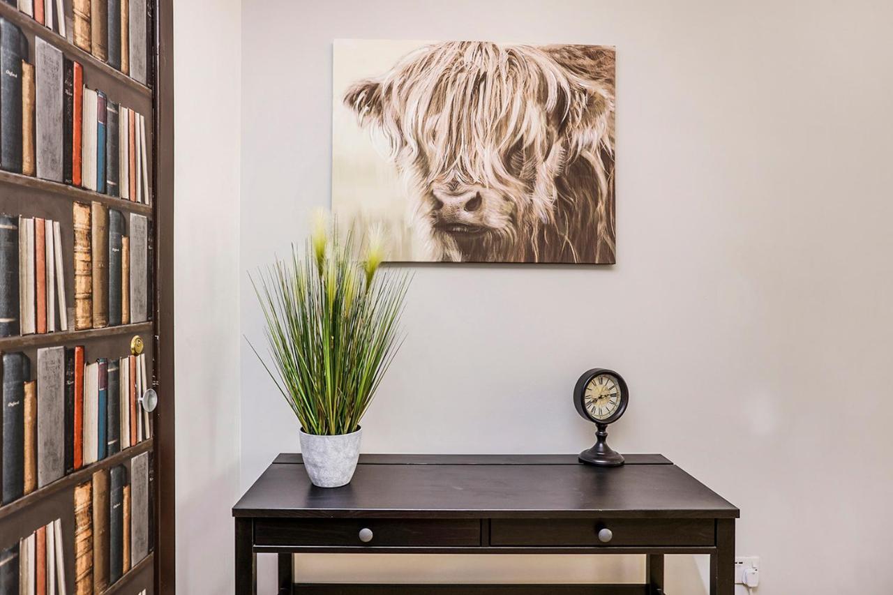 Joivy 1 Bed Flat, Heart Of Grassmarket Единбург Екстериор снимка