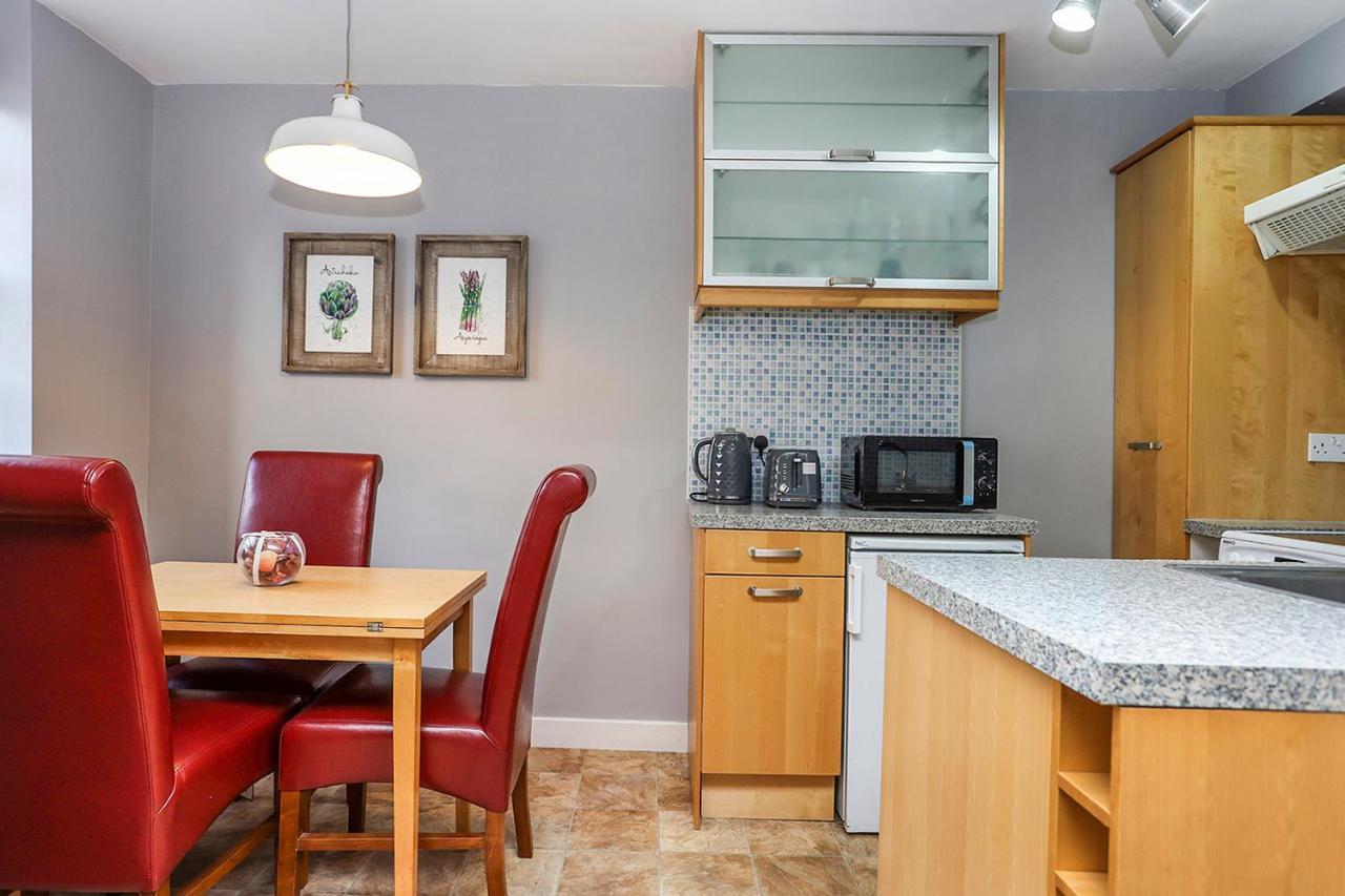 Joivy 1 Bed Flat, Heart Of Grassmarket Единбург Екстериор снимка