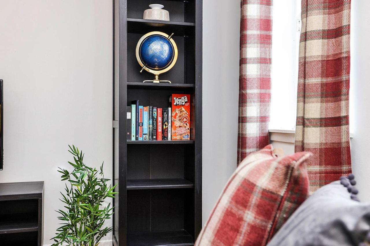 Joivy 1 Bed Flat, Heart Of Grassmarket Единбург Екстериор снимка