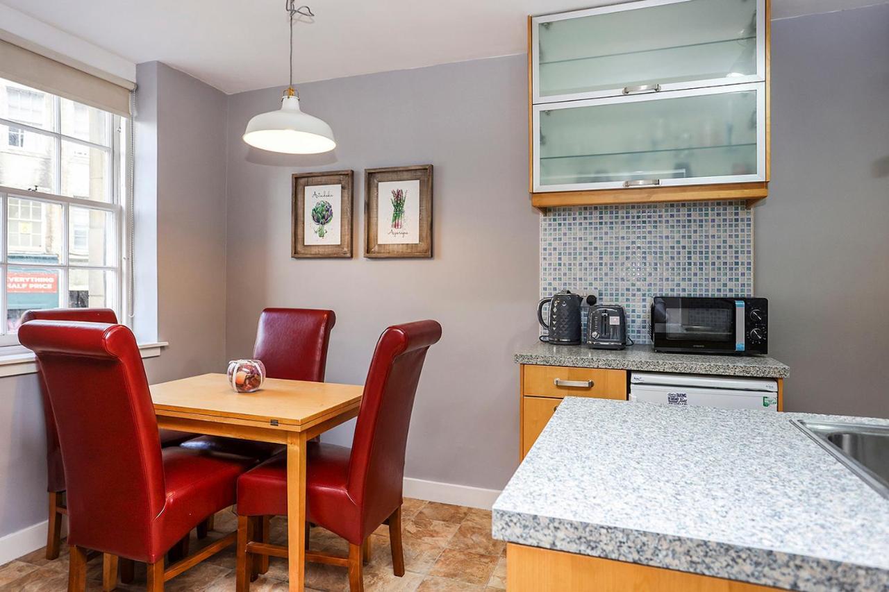 Joivy 1 Bed Flat, Heart Of Grassmarket Единбург Екстериор снимка